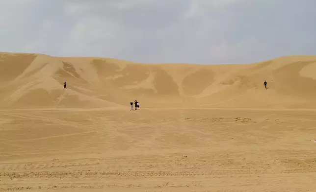 太空艙外是原始沙漠景觀。巴士的報記者攝
