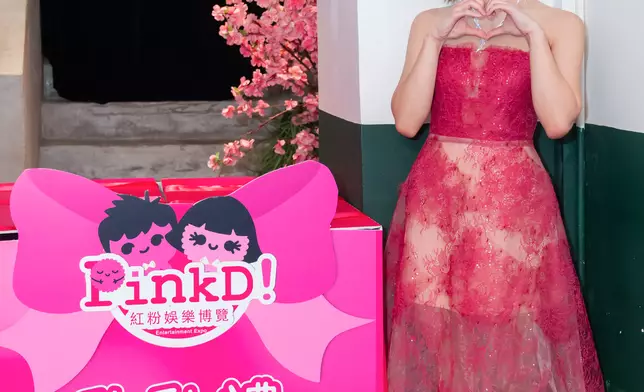 紗倉真菜接受訪問時率先向在場媒體廣東話自我介紹：「大家好，我係紗倉真菜！」