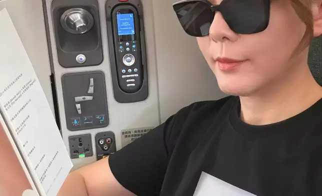 出入坐頭等艙。