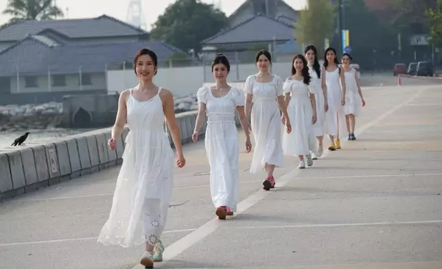 （左起）8 岳凡荻 Fandi、9 陳詠詩 Stacey、10 文雅儀 Tamson、11 梁倩萱 Barbie、12 庄靜璟 Vivian、13 袁文靜 Jane、14 何詠多 Alison