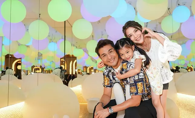 陳展鵬單文柔一家三口。