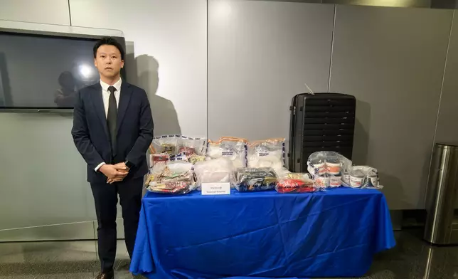 警方打擊有組織販毒集團，檢逾市值逾千萬元氯胺酮。