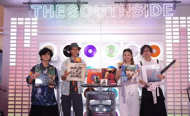 黃志淙、歌手Feanna黃淑蔓與現場樂手合照。