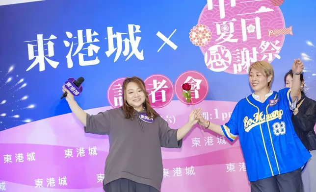 黃博與粉絲大跳探戈舞。