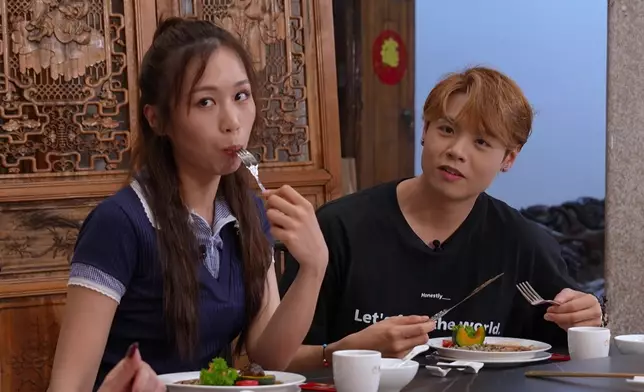 開箱盲盒餐廳。