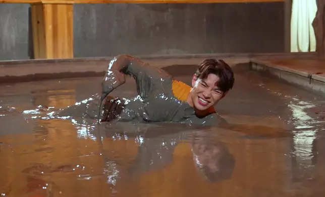 四位主持礦泥入面玩得好放！