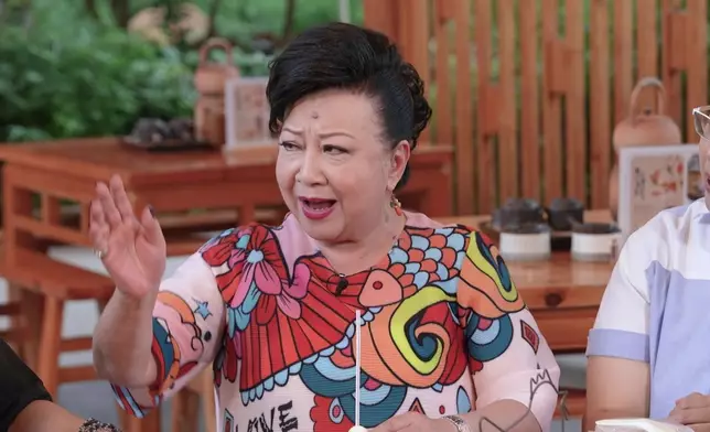 家燕姐笑稱：「你哋一於就滾蛋啦！」