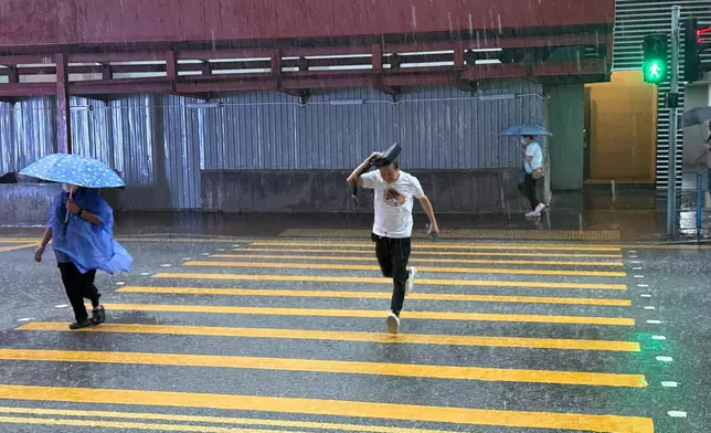 天文台料周四會有大雨。巴士的報記者攝