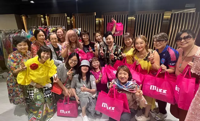 薛家燕聯同Mixx Collection直播女企業家ViVi，昨日在旺角舉辦《家燕媽媽慈善同樂日》。