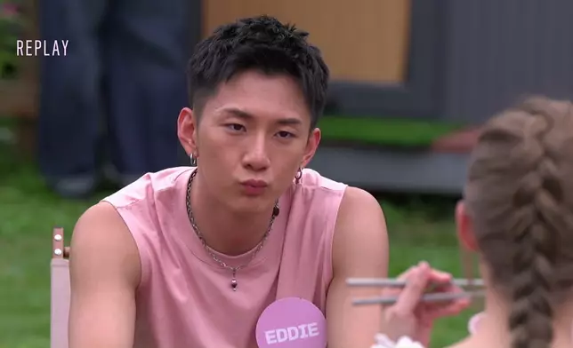 Sophie亦留意到Eddie對佢嘅真誠同真心，佢連Eddie喺心意配對嗰陣，同佢講自己都可以唔擺酒呢句都記得。