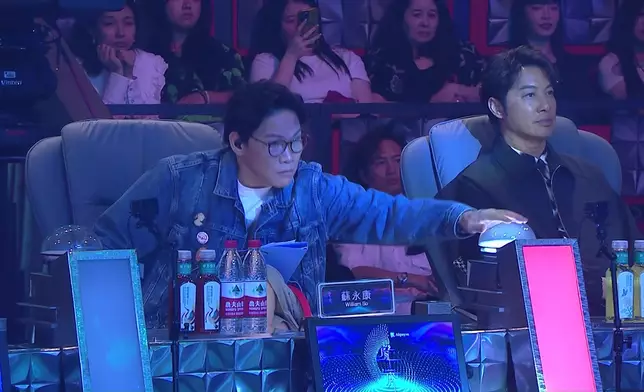 阿公將王牌留返畀Ryan。