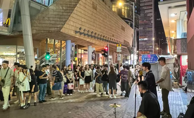 大學生快閃助陣。