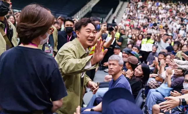 Eason於現場和觀眾分享巡演點滴。