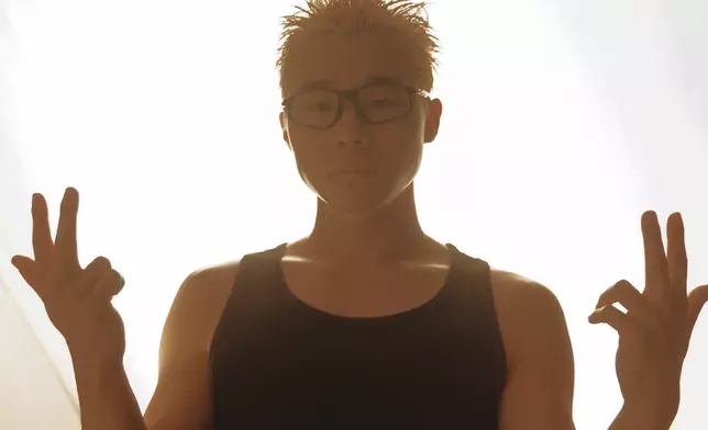 演繹暗黑新曲風。