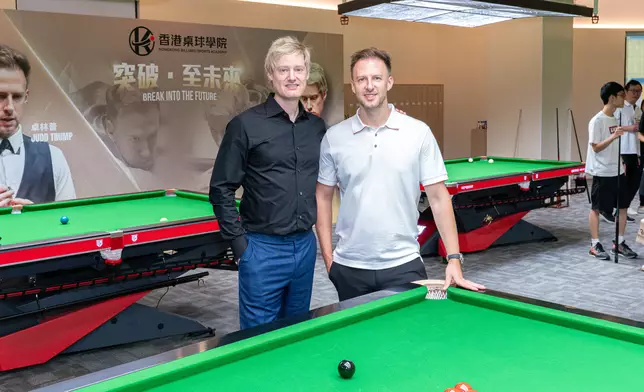 羅抜臣（左）和卓林普（右）合照。