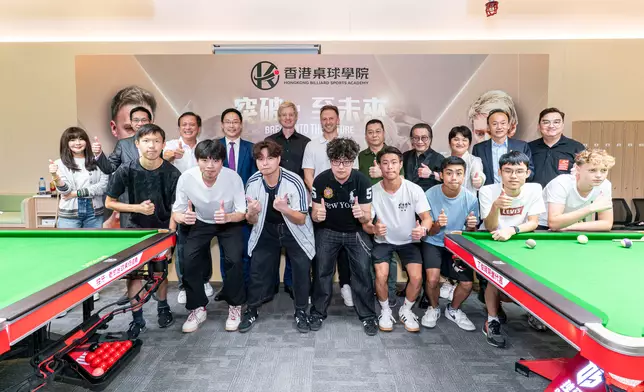 香港桌球學院開放日，一眾嘉賓大合照。