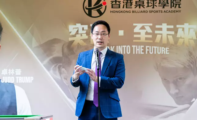 香港桌球學院舉辦開放日，體育專員蔡健斌到場支持。