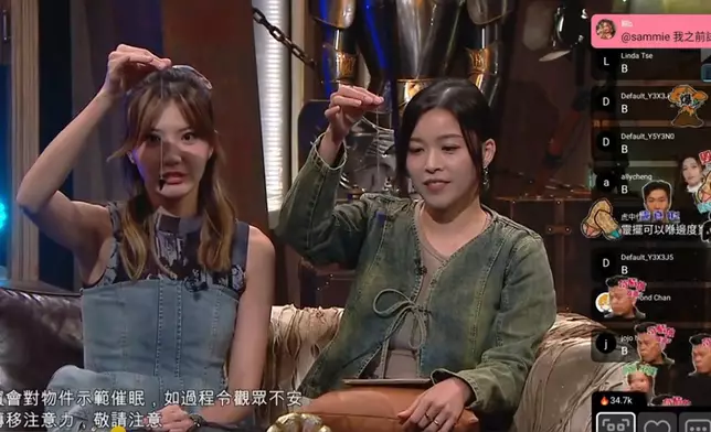 Tim Sir藉示範講解催眠學原理。