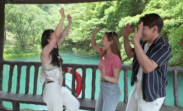 關楓馨（左起）、黃美棋同羅天宇，每次一撇甩冼靖峰就好興奮，笑死。