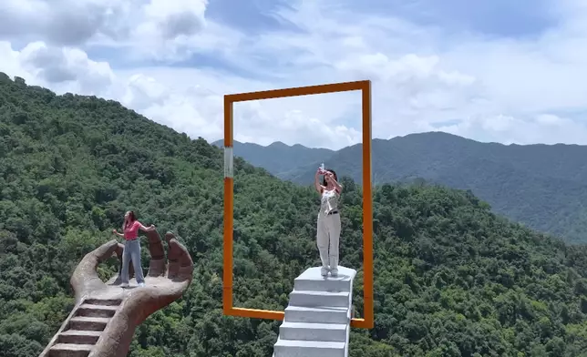 呢個打卡位，靚得嚟又有啲驚險咁。