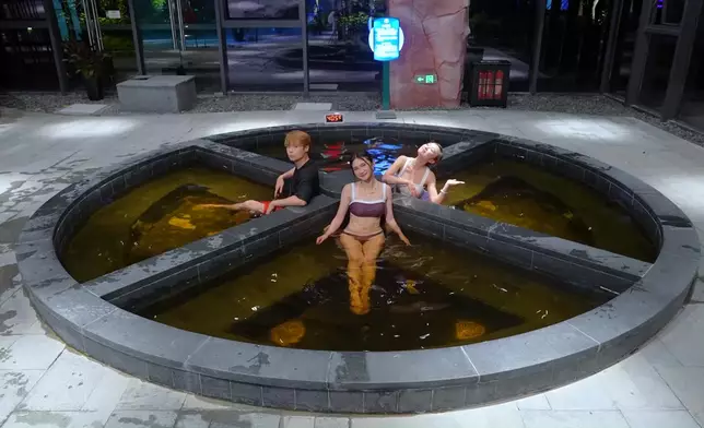 佢哋浸咗唔止一個溫泉。