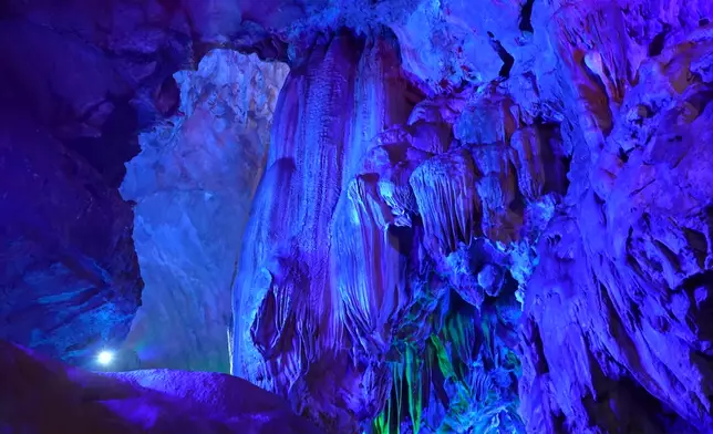 全程約1500米的地下河靚景探秘真係靚到不得了。