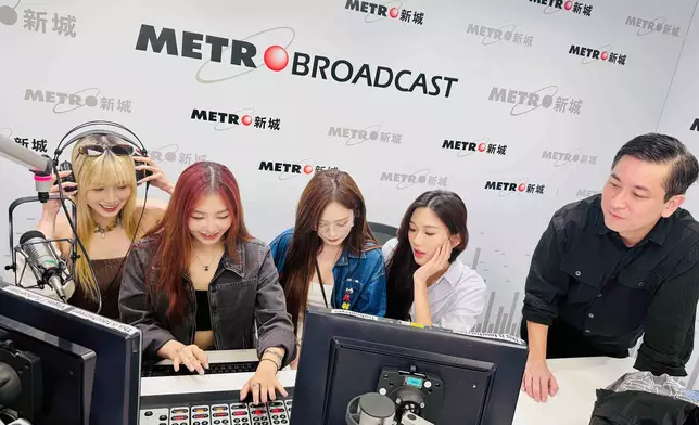 范振鋒親自指導VIVA做DJ。