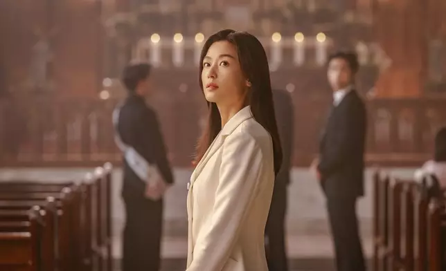 據韓國傳媒推測，今次調動可能與早前全智賢主演的《暴風圈》爭議有關。Disney+提供圖片