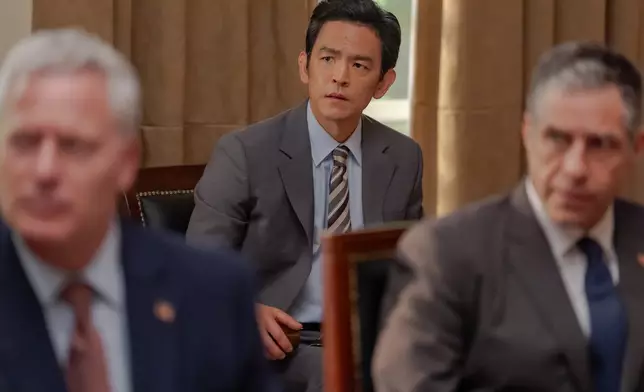 John Cho趙約翰飾演美國助理國務卿Anderson Miller。Disney+提供圖片