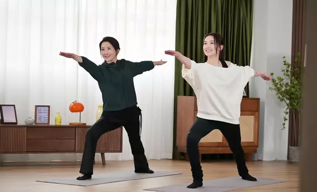 龔姐與愛女組成「仙氣母女檔」同框代言。