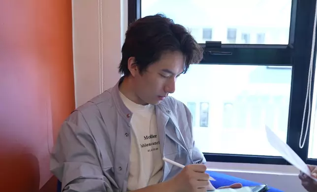 阿公好用心教Matt。