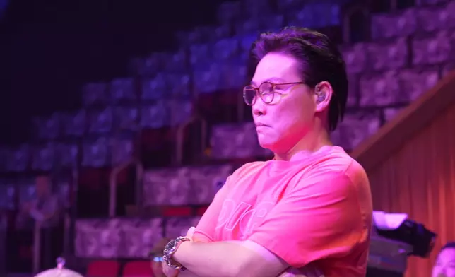 阿公好用心教Matt。