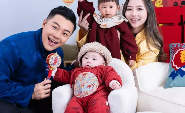 關曜儁一家四口。