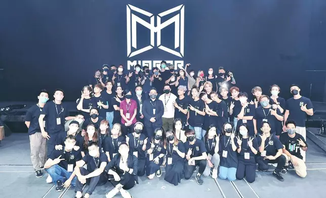 魯庭暉除了《全民造星》系列外，《膠戰》系列亦是他一手打造。