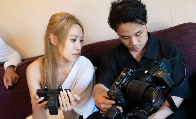 曹敏寶表示新歌赤裸剖析夫妻間在相處日子中所產生的距離。