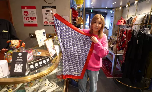 Helen模仿G-Dragon造型。