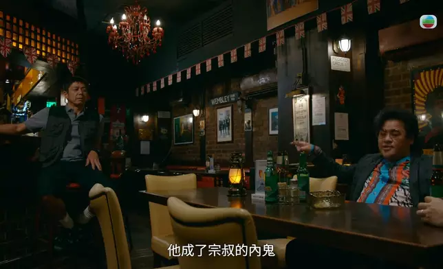 當阿威（韋家雄）篤爆阿強（何啟南）時，阿九（譚俊彥）第一個反應竟然係想引開阿威注意力。