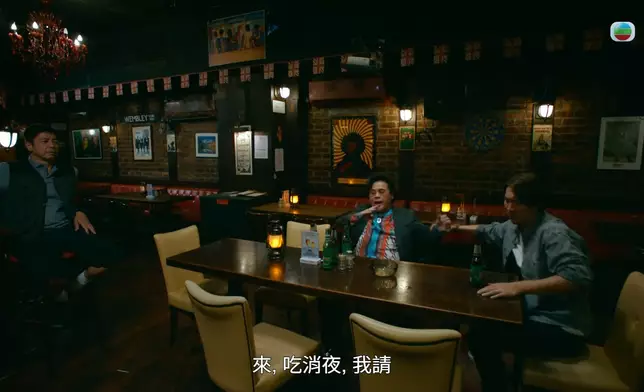 當阿威（韋家雄）篤爆阿強（何啟南）時，阿九（譚俊彥）第一個反應竟然係想引開阿威注意力。