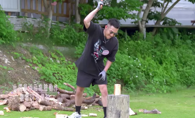 細John自稱有「Camping之鬼」嘅封號，咁係咪代表佢劈柴叻啲呢？