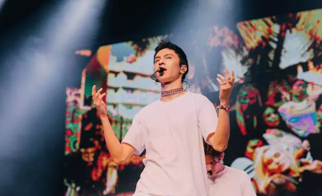 Krystian回憶：「Lisa 很親民，跟我們溝通時像姐姐一樣，沒有架子，非常平易近人。」