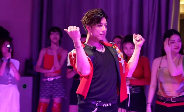 Lyman展示女性氣質。