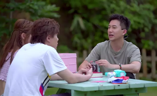 佢仲好完美咁幫兩位當事人Round up。