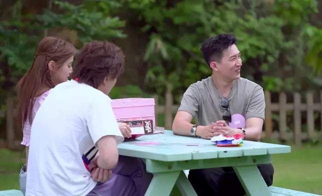 不過佢全程忍笑嗰吓真係好naughty。