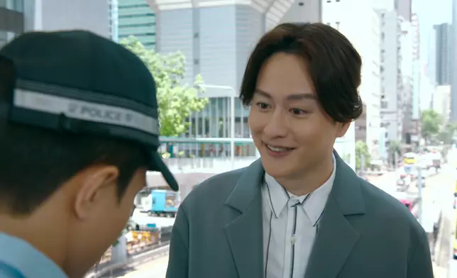 但謝東閔好似Feel唔到出咗事咁..