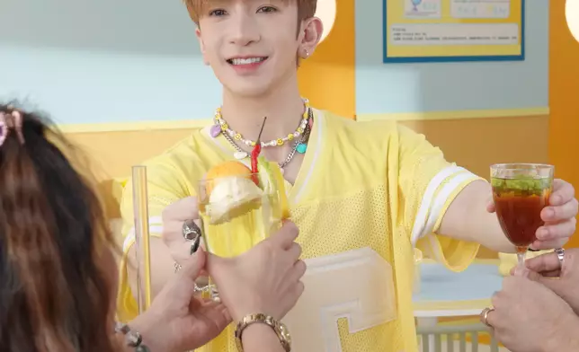 半年修身成果在是次MV中一覽無遺。