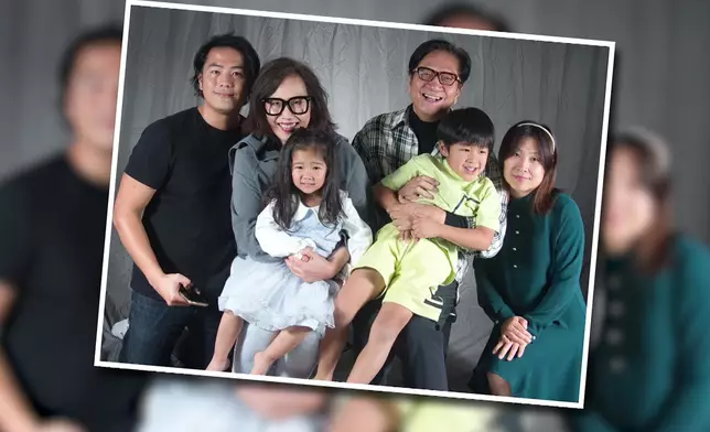 陳友與仔仔老婆的相片。