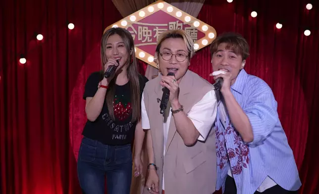 支嚳儀、黃劍文、顏米羔獻唱《玩吓啦》。