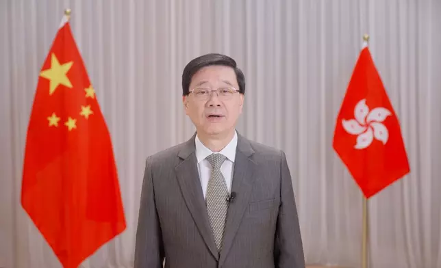 李家超表示不少外資企業在香港找到商機開店並不斷擴張；亦有不少內地企業信賴香港能力，聯同「港隊」共同探索海外新興市場。