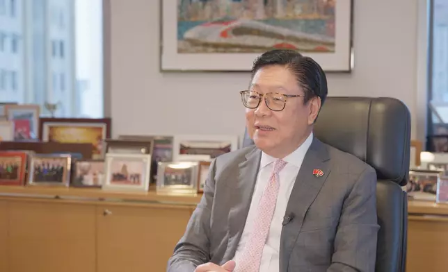 貿發局主席馬時亨表示由於政治地緣的影響，政府應該審視開拓新市場的策略。