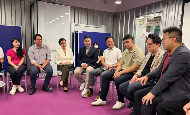 工聯會立法會議員到訪長者安居協會。